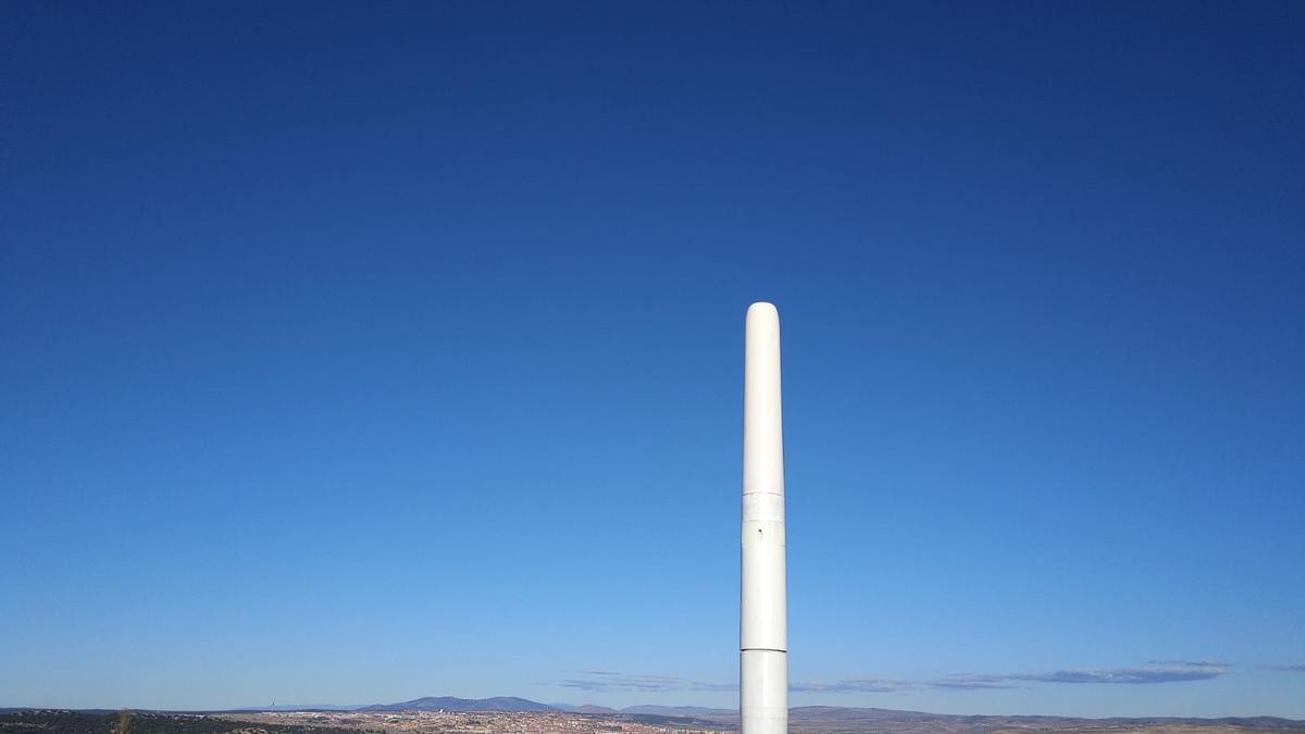 Vibradores de viento: los nuevos aerogeneradores sin aspas son el futuro de la energía eólica.