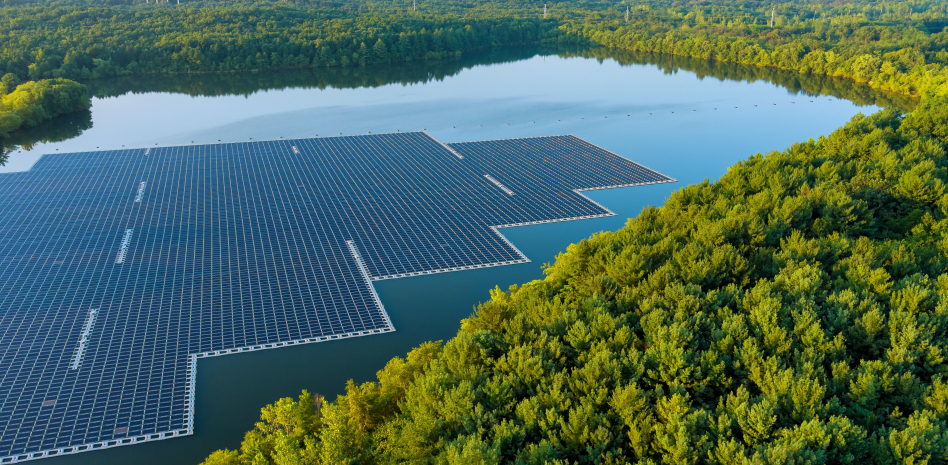 Por qué las plantas solares flotantes pueden revolucionar la producción de energía global.