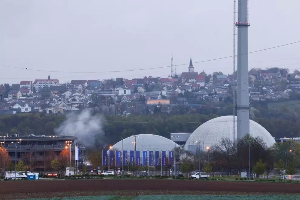 Europa se resiste al ocaso de la energía nuclear pese al cierre de los reactores alemanes.