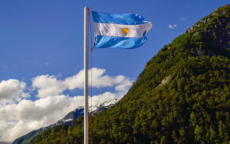 YPF Luz impulsa la primera fase de un proyecto solar de 300 MW en Argentina.