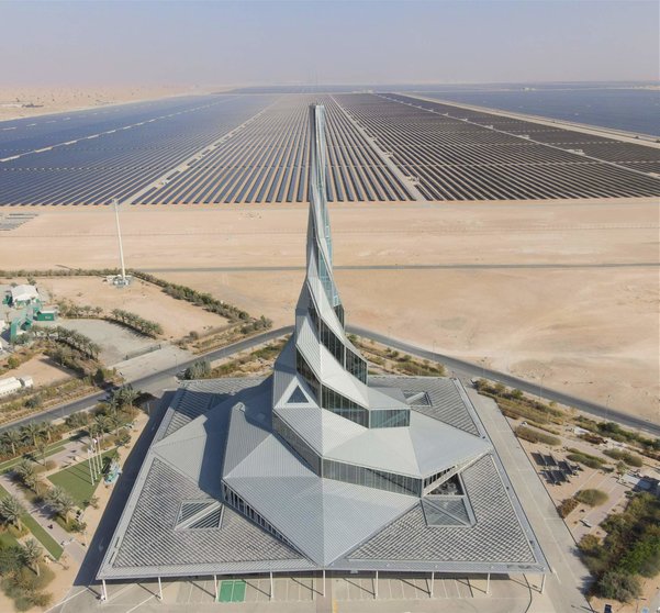 Emiratos Árabes logra un rápido progreso en proyectos de energía solar.
