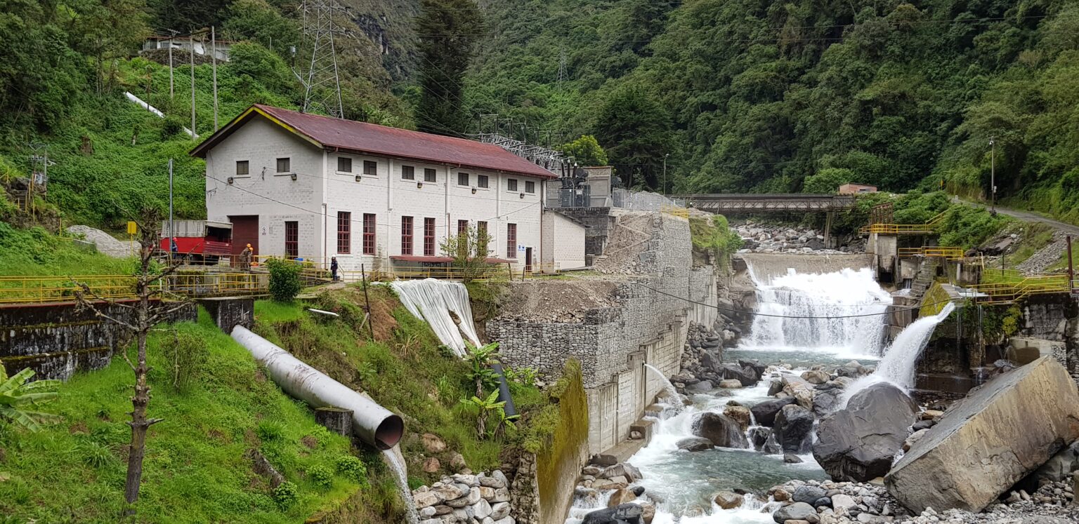 Energía hidroeléctrica: cambio controversial hacia instalaciones de impacto ambiental reducido.