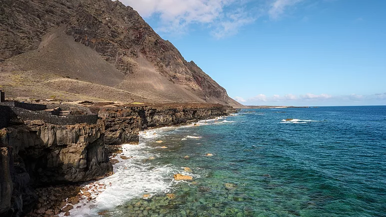 Energía eólica e hidráulica: La isla canaria que demuestra que es posible funcionar con energías renovables.